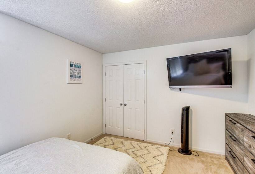 Spacious Olathe Home W/ Fireplace: Near Parks!