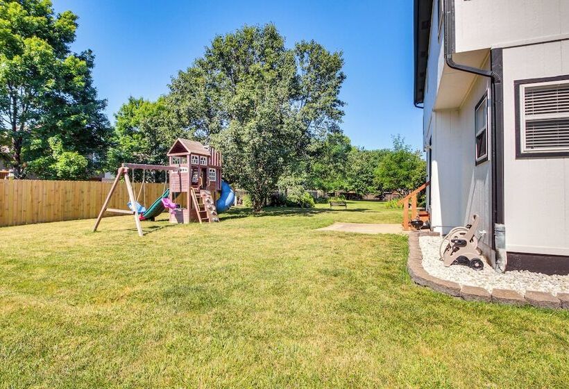 Spacious Olathe Home W/ Fireplace: Near Parks!