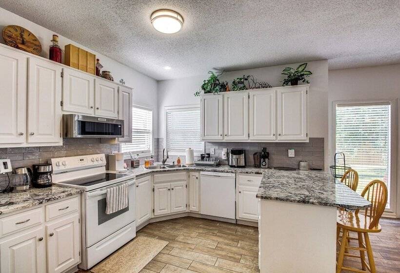 Spacious Olathe Home W/ Fireplace: Near Parks!