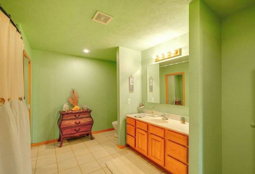 Spacious Ozarks Family Home   Private Pool & Grill