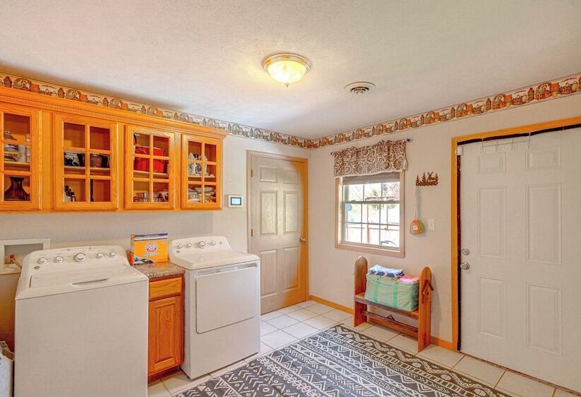 Spacious Ozarks Family Home Private Pool & Grill