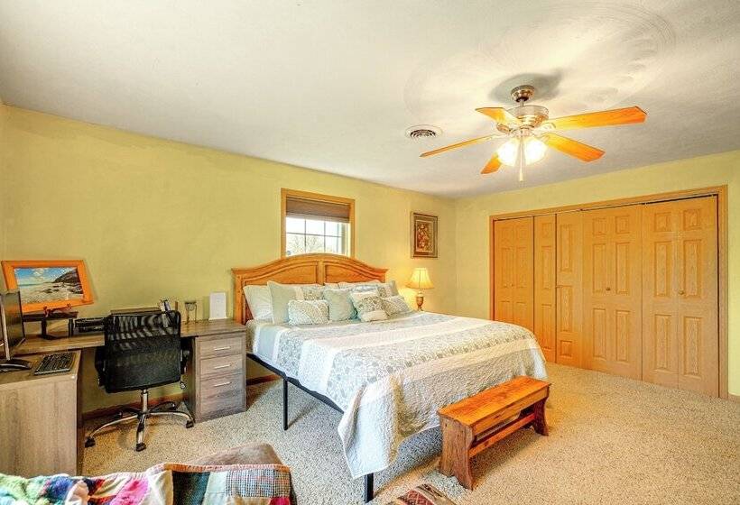 Spacious Ozarks Family Home   Private Pool & Grill