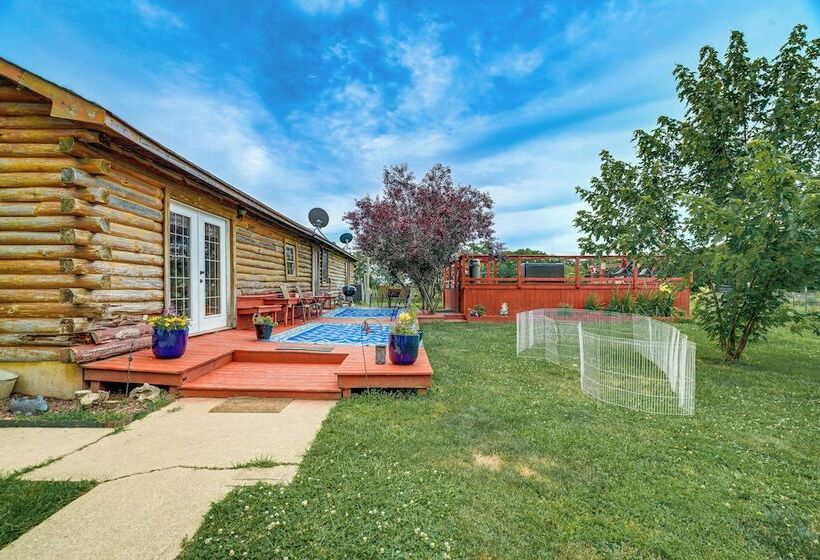 Spacious Ozarks Family Home   Private Pool & Grill