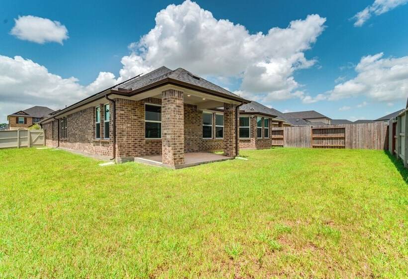 Spacious Shenandoah Home, Near The Woodlands Mall!