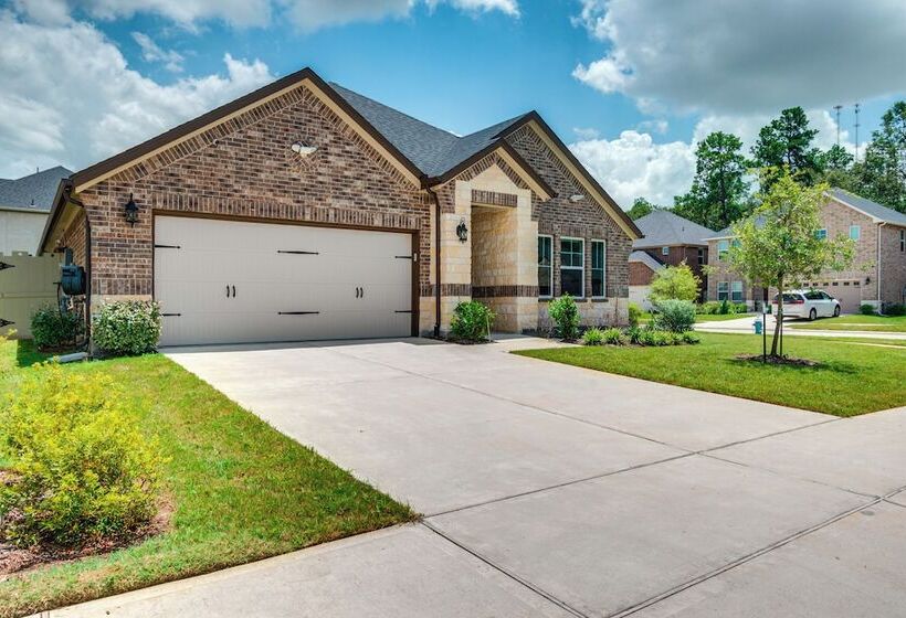 Spacious Shenandoah Home, Near The Woodlands Mall!