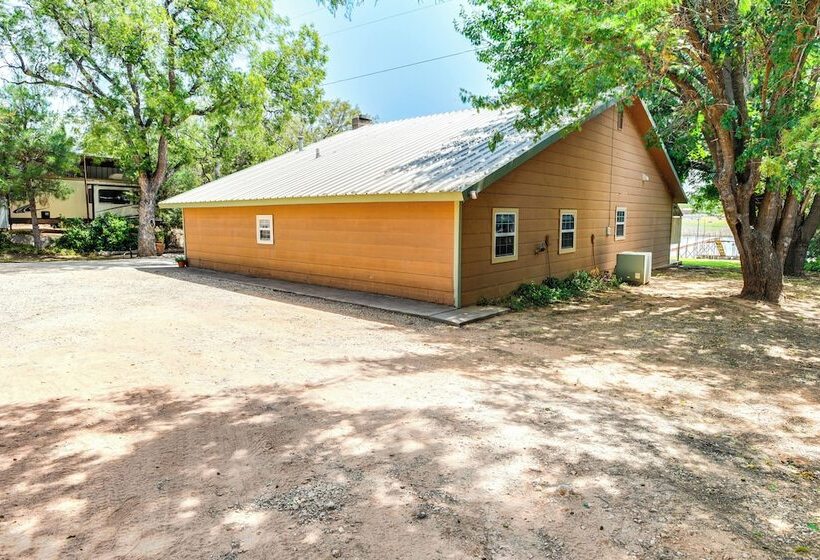 Sweetwater Lake House W/ Covered Patio!