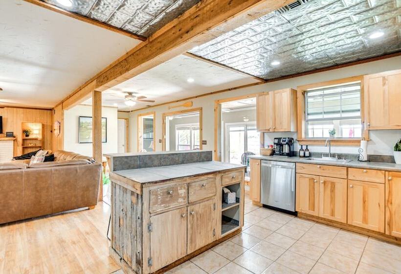 Sweetwater Lake House W/ Covered Patio!