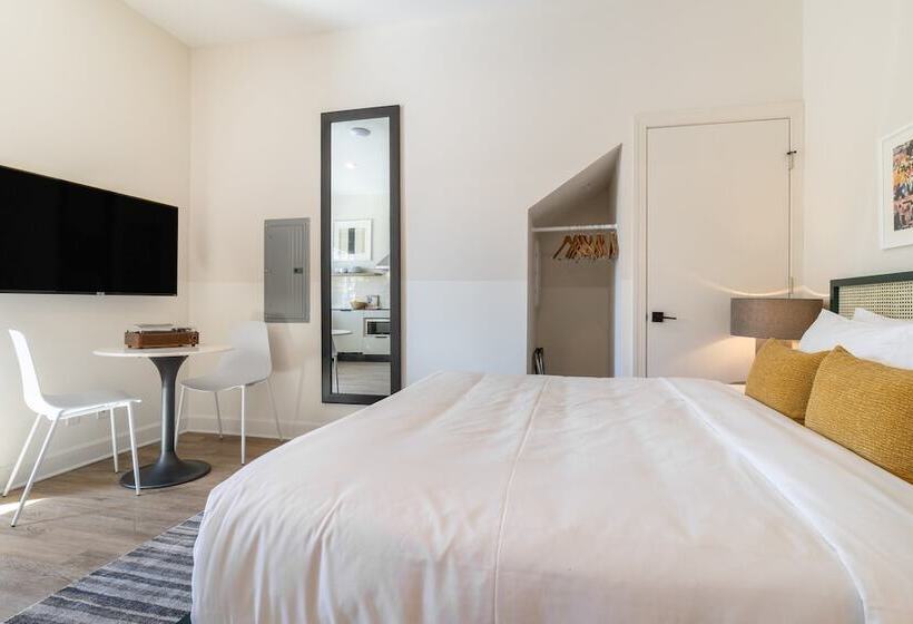 The Conway 5 Br Buyout W/ Deck In Music City