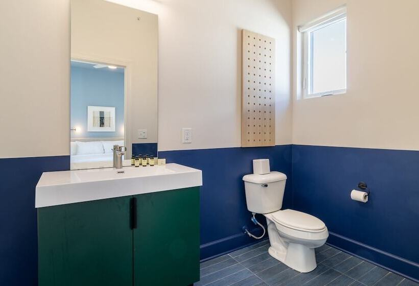 The Conway 5 Br Buyout W/ Deck In Music City