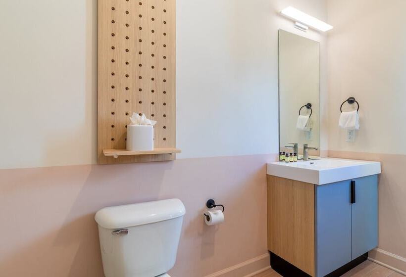 The Conway Modern Music City Penthouse Sleeps 24