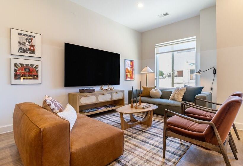The Conway Modern Music City Penthouse Sleeps 24