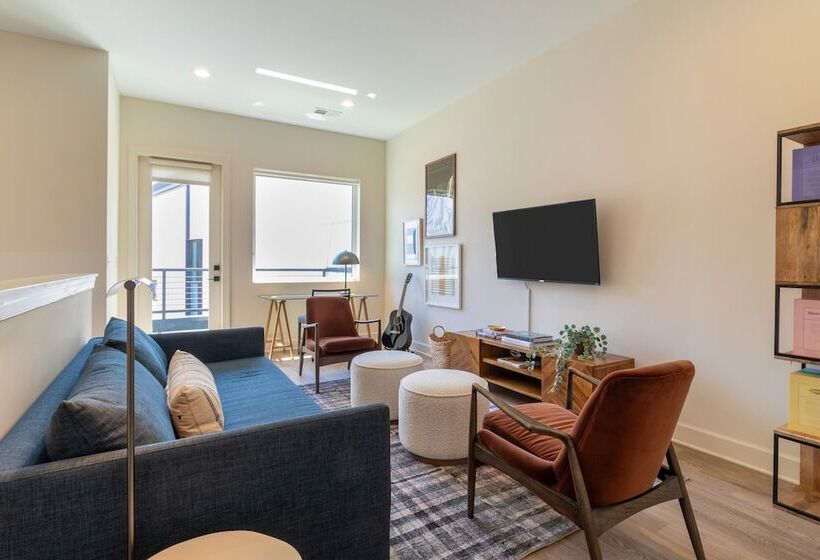 The Conway Modern Music City Penthouse Sleeps 24