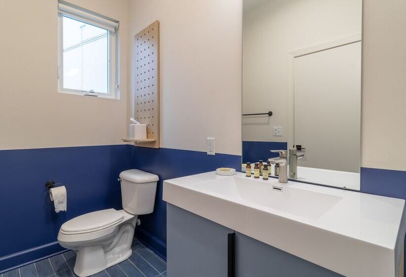 The Conway Modern Music City Penthouse Sleeps 24