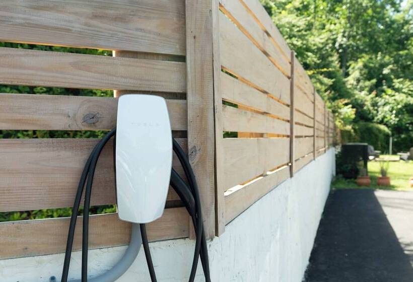 Stylish Home W/ Hot Tub & Fire Pit!