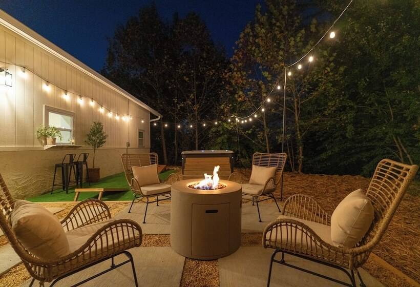 Modern Home W/ Hot Tub & Backyard Oasis!