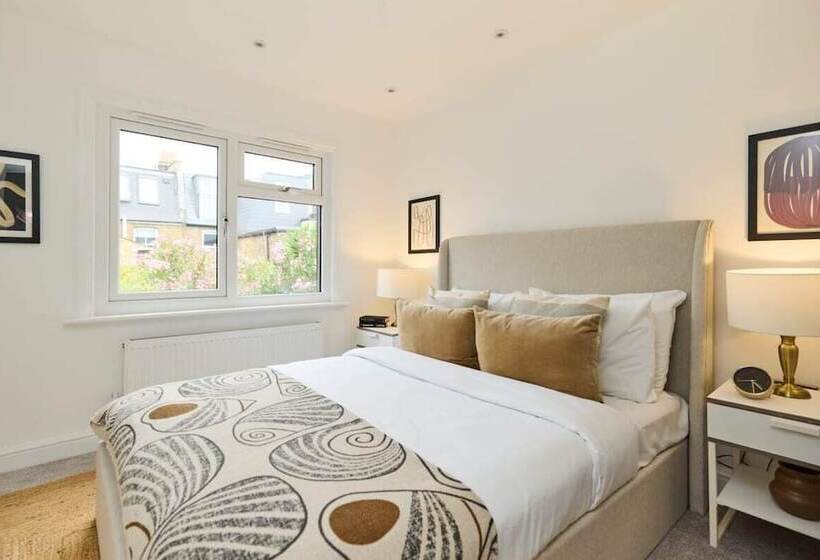 The Shepherd S Bush Wonder   Trendy 4bdr Home With Garden + Terrace