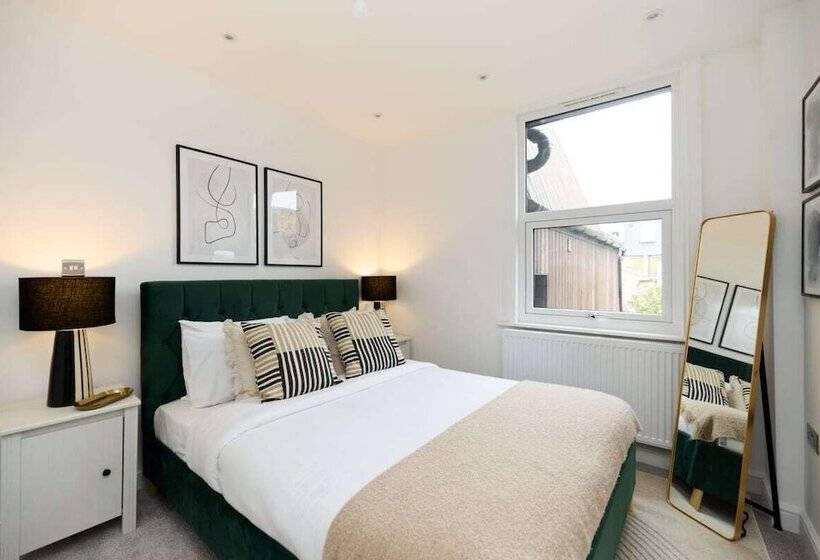 The Shepherd S Bush Wonder   Trendy 4bdr Home With Garden + Terrace
