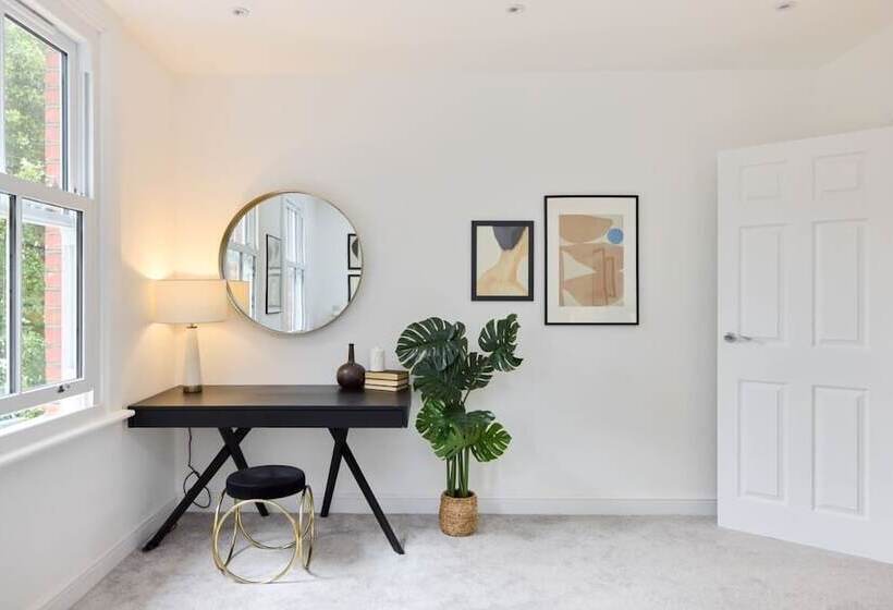 The Shepherd S Bush Wonder   Trendy 4bdr Home With Garden + Terrace
