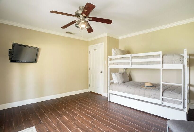 Travis By Avantstay Waterfront Lake Retreat