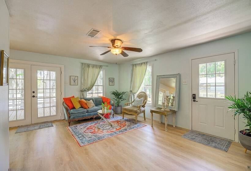 Trinity River Cottage W/ Deck + Water Views