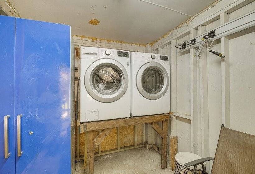 Trinity River Cottage W/ Deck + Water Views