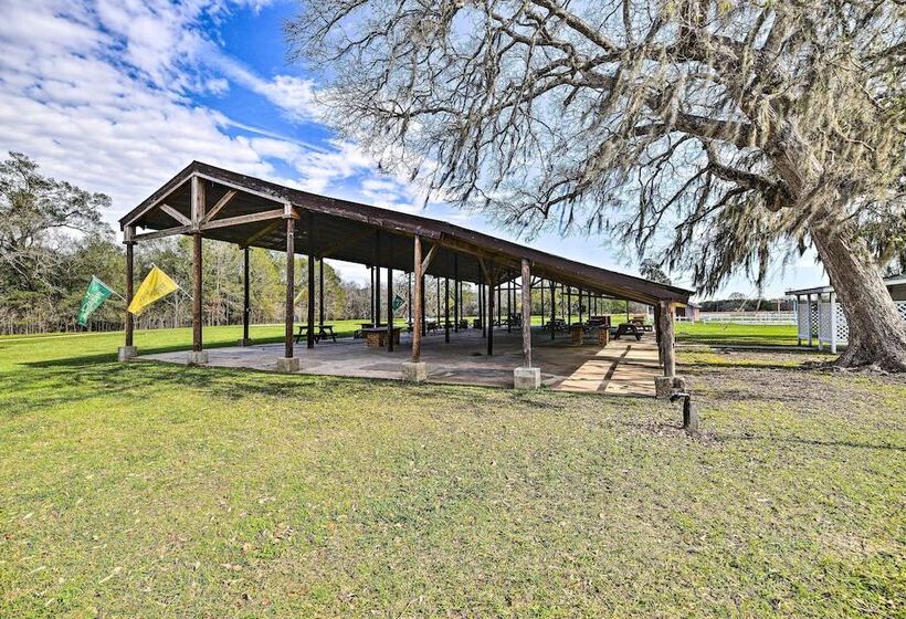 Trinity River Cottage W/ Deck + Water Views
