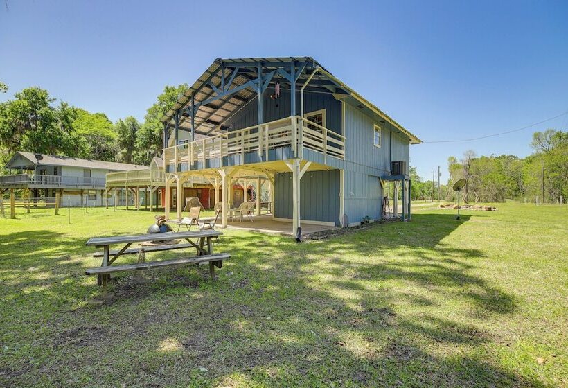 Trinity River Cottage W/ Deck + Water Views