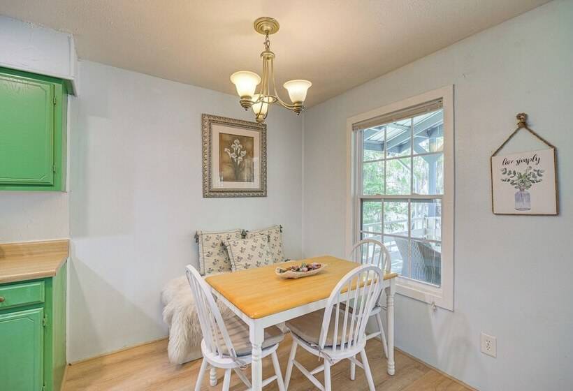 Trinity River Cottage W/ Deck + Water Views