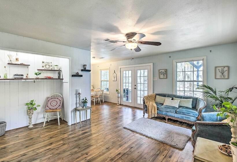 Trinity River Cottage W/ Deck + Water Views