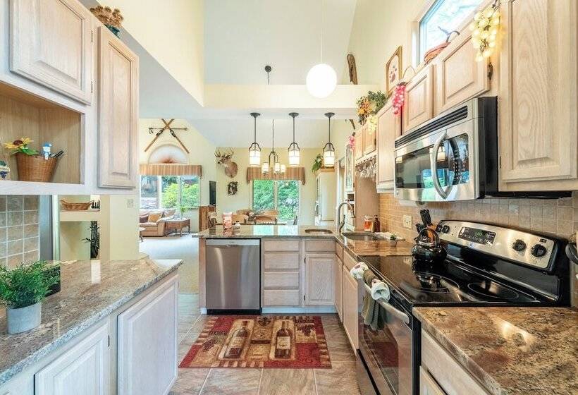 Twin Waters By Avantstay Patio + Pool Table