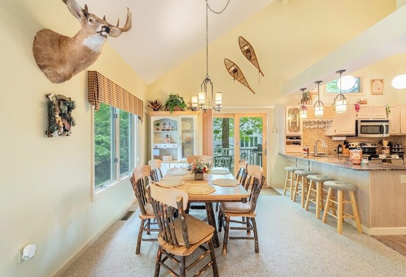 Twin Waters By Avantstay Patio + Pool Table