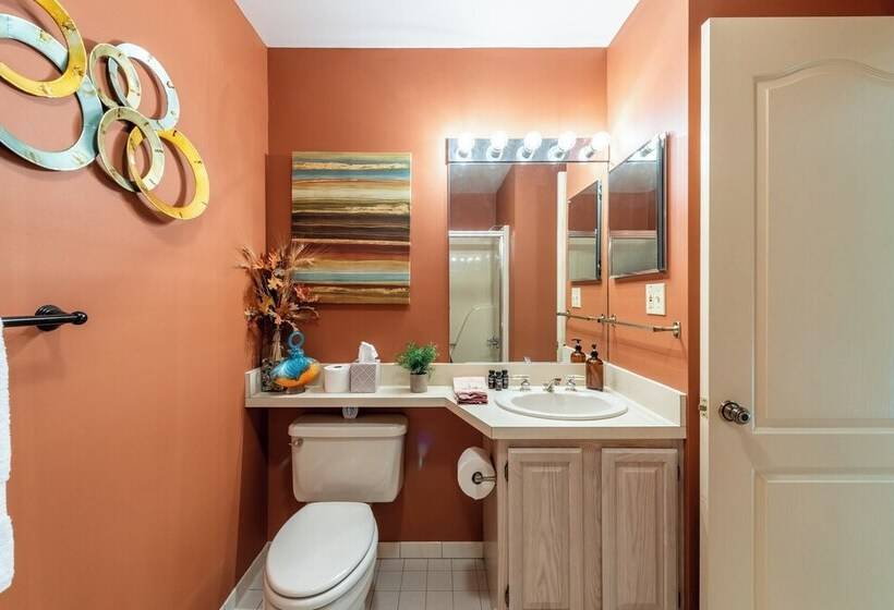 Twin Waters By Avantstay Patio + Pool Table