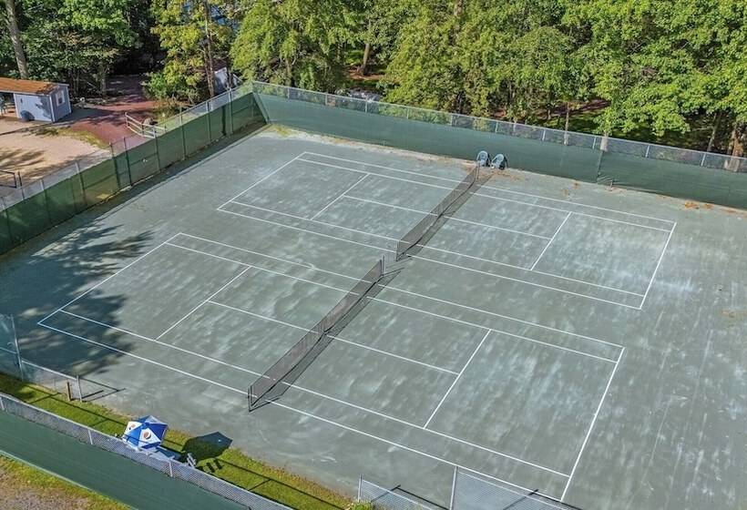 Twin Waters By Avantstay Patio + Pool Table