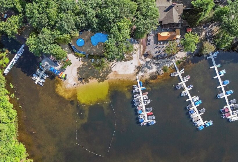 Twin Waters By Avantstay Patio + Pool Table