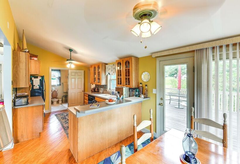 Tyaskin Retreat W/ Deck Across From The Water!