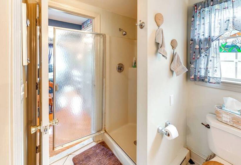 Tyaskin Retreat W/ Deck Across From The Water!