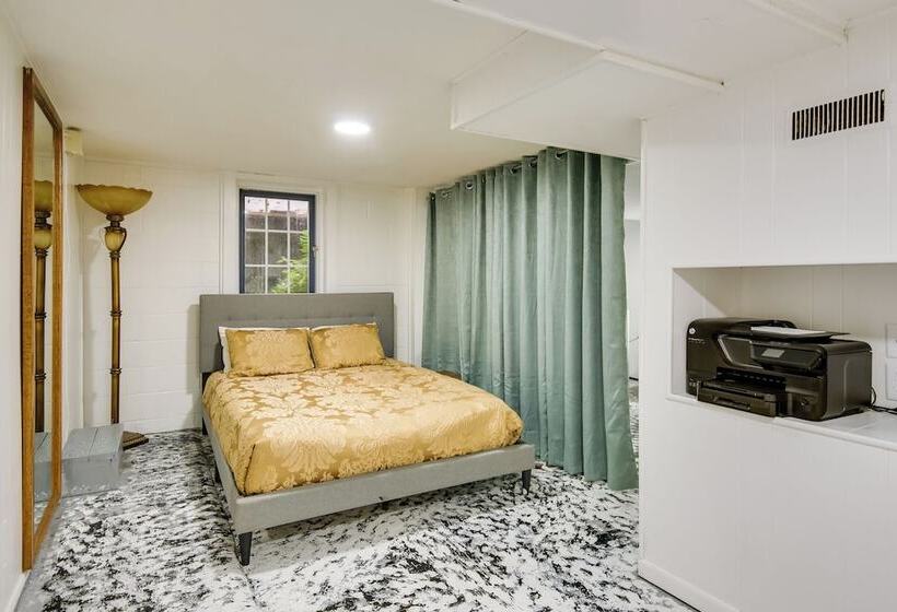 Urbandale Oasis: Game Room, Patio, Grill & More!