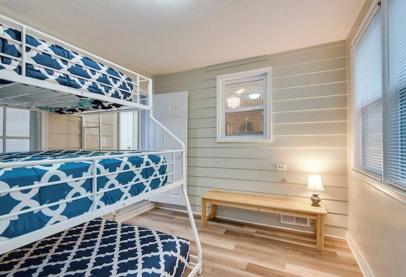 Urbandale Oasis: Game Room, Patio, Grill & More!