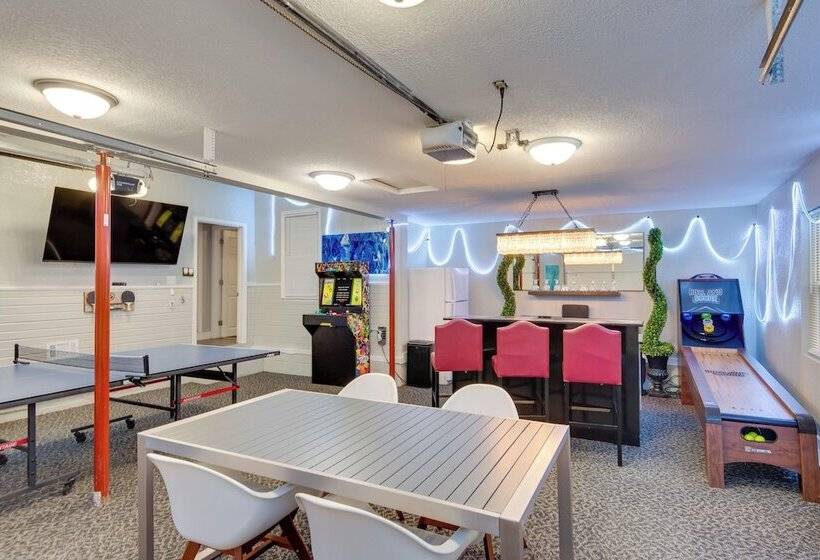 Urbandale Oasis: Game Room, Patio, Grill & More!