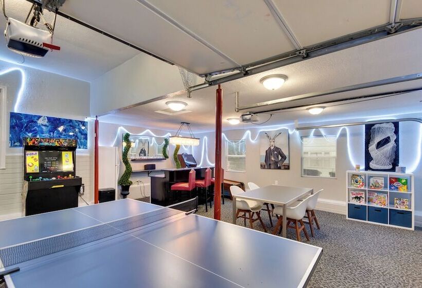 Urbandale Oasis: Game Room, Patio, Grill & More!