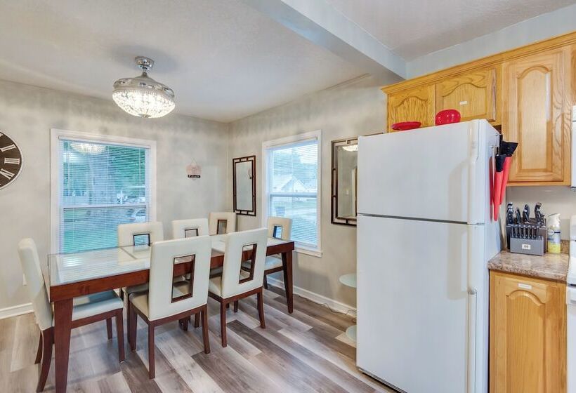 Urbandale Oasis: Game Room, Patio, Grill & More!