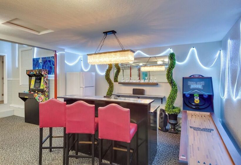 Urbandale Oasis: Game Room, Patio, Grill & More!