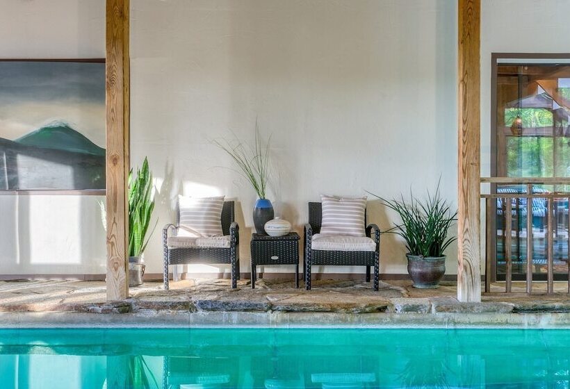 Wellspring By Avantstay Indoor Pool + Views