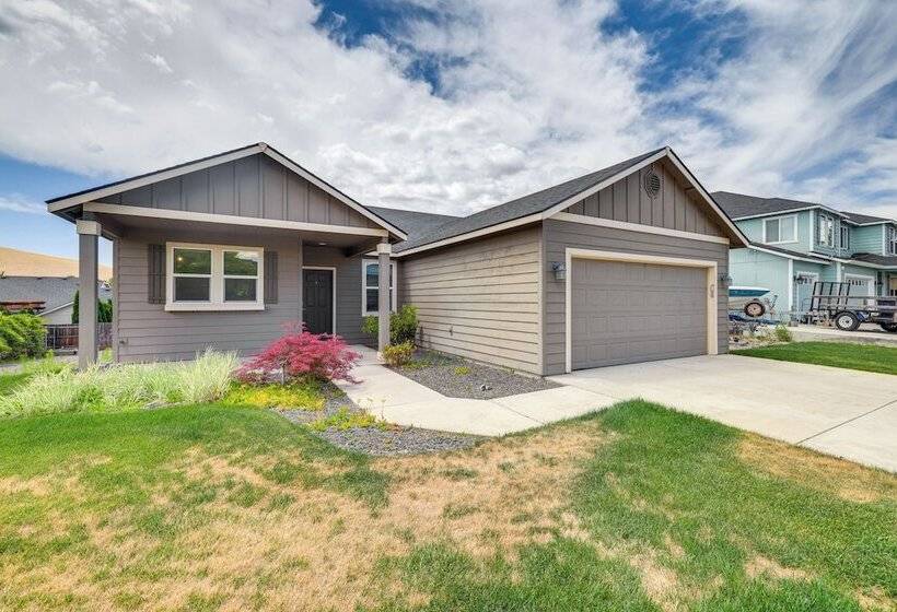 West Richland Home W/ Large Yard: Near Wineries!