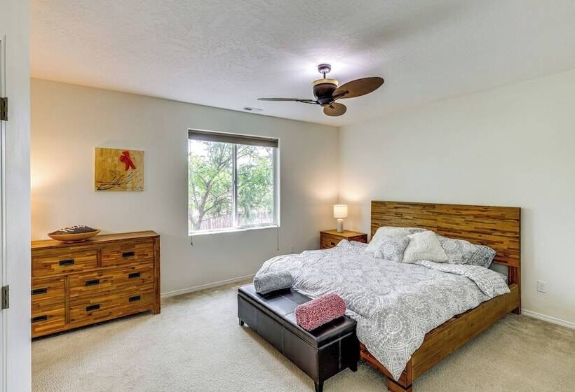 West Richland Home W/ Large Yard: Near Wineries!