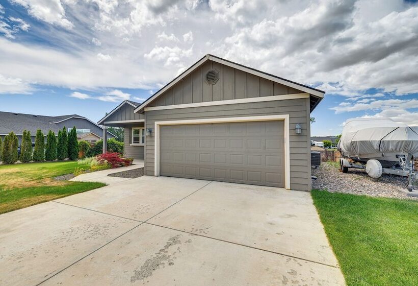 West Richland Home W/ Large Yard: Near Wineries!