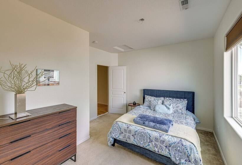 West Richland Home W/ Large Yard: Near Wineries!