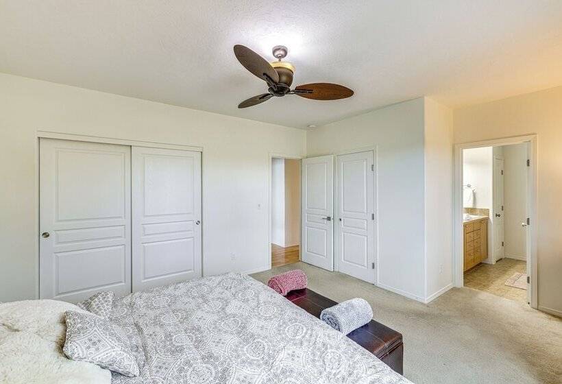 West Richland Home W/ Large Yard: Near Wineries!