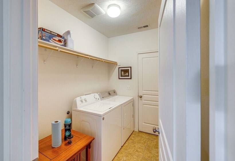 West Richland Home W/ Large Yard: Near Wineries!