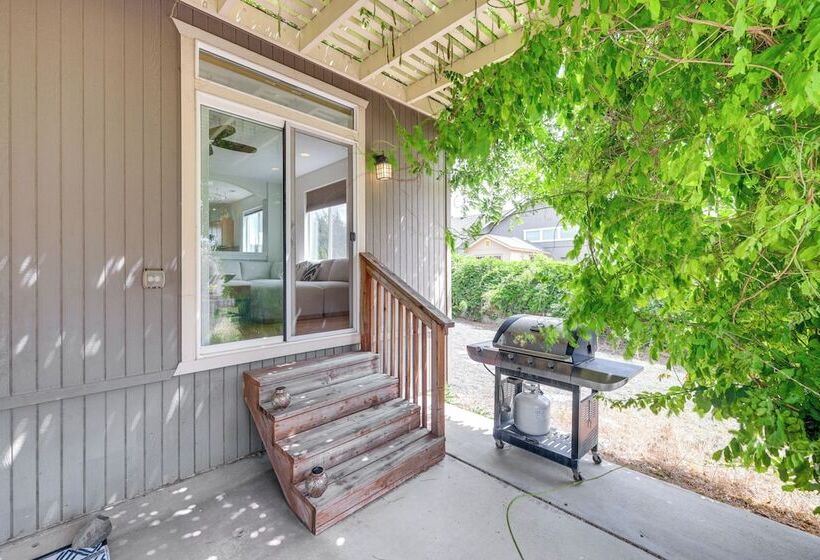 West Richland Home W/ Large Yard: Near Wineries!